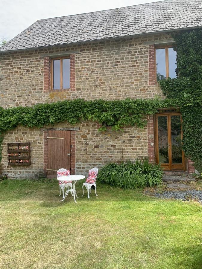 Les Rouges Terres Gites - La Vieille Grange Saint-Amand (Manche) Exterior foto