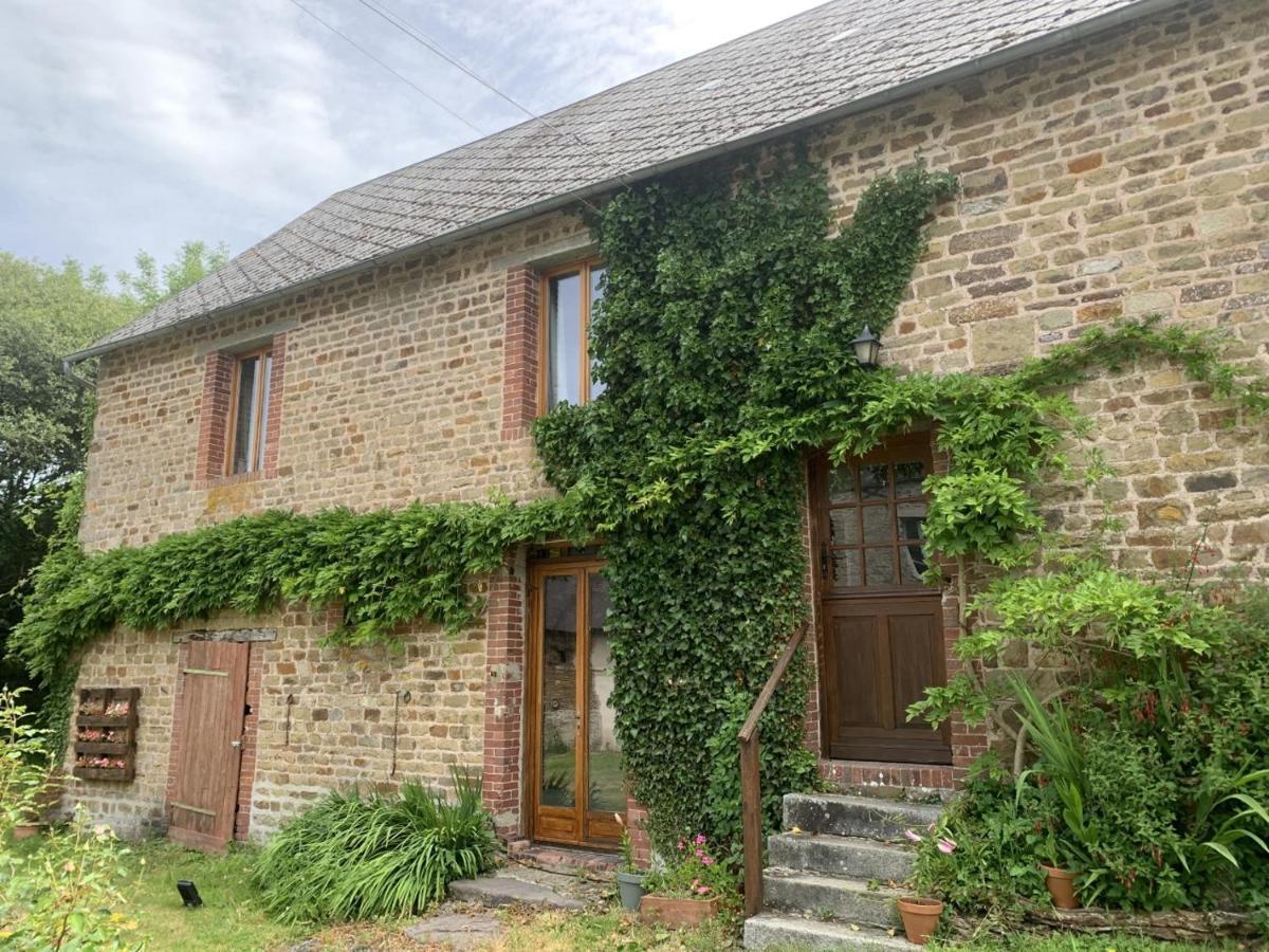 Les Rouges Terres Gites - La Vieille Grange Saint-Amand (Manche) Exterior foto